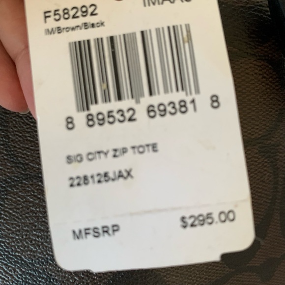 Coach City Zip Tote In SignatureCanvas F58292 Brand New - Picture 4 of 7